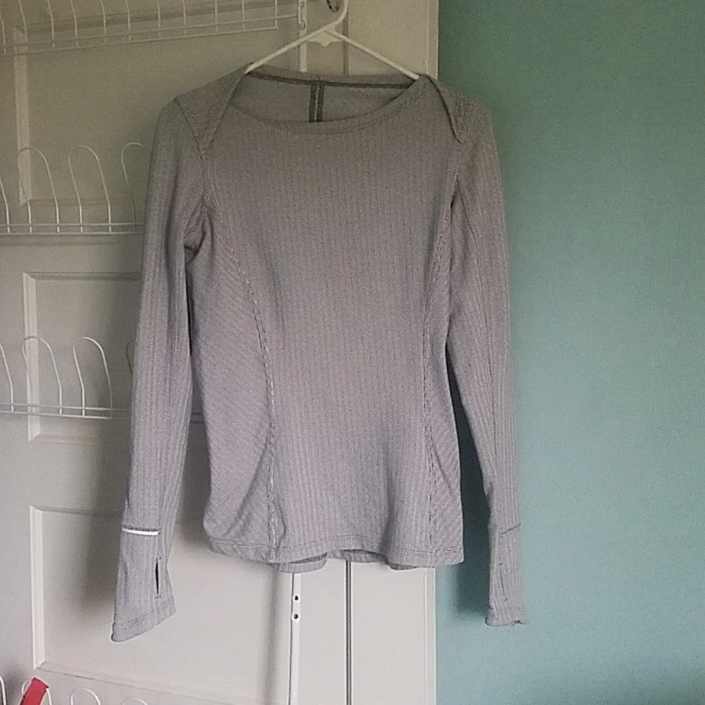 Lululemon Athletica Long Sleeve Shirt Top Herringbone Pattern Size 6 Gray Active